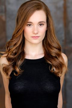 Ellie Darcey-Alden interpreta Young Lily Potter