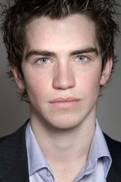 Andrew Simpson interpreta Steven Connolly