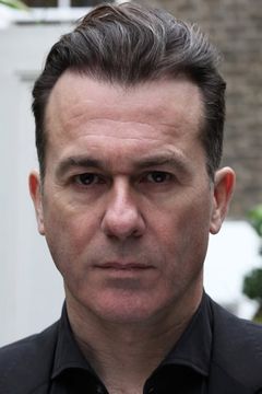 Peter Sullivan interpreta Ralph Hanson