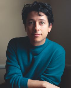 Alex Hyner interpreta Noah