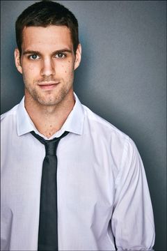 Matt Morrison interpreta Guy Jogger