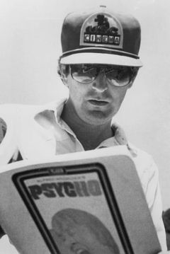 Richard Franklin interpreta Aerospace Engineer