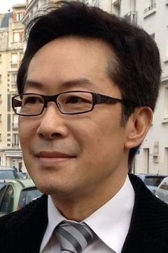 Ronny Pong interpreta Le Chinois