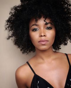 D'Kia Anderson interpreta Hostess #2 (uncredited)