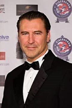 Mark Alexander Herz interpreta Male Co-Star
