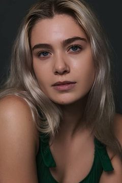 Rose Reid interpreta Finley Sinclair