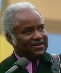 Roebuck'Pops' Staples interpreta Pops Staples