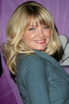 Mary Catherine Garrison interpreta Jill