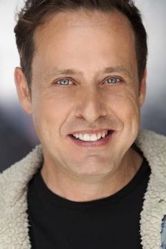 Richmond Arquette interpreta Deputy Charles