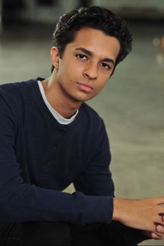 Mateen Devji interpreta Ajit (age 5)