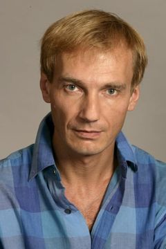 Stass Klassen interpreta UN Representative (uncredited)