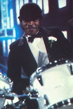 Willie Hall interpreta Willie'Too Big' Hall