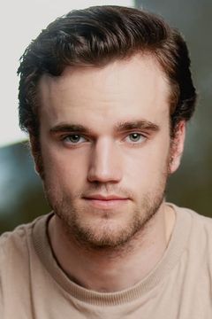Liam Head interpreta Howard Donald