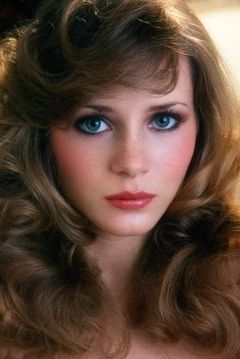 Kimberly McArthur interpreta Kelly Capwell Conrad