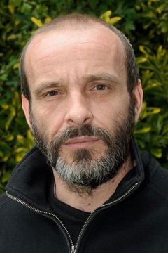 Darryl Lane interpreta Catherine Parr's Footman