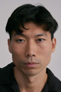 Benjamin Wang interpreta Bodyguard (uncredited)