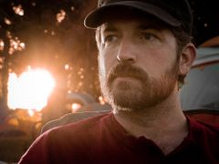David C. Smith interpreta Grumpy Dad (voice)