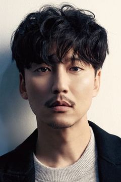 Kim Nam-gil interpreta Choi Hyun-soo