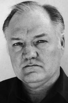 Richard Grove interpreta Duke Henry the Red