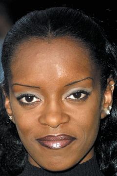 Bruklin Harris interpreta Lynelle
