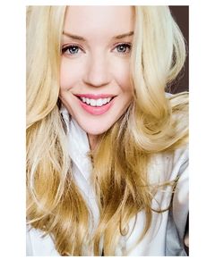 Leslie Mills interpreta Redhead