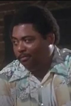 George A. Jones interpreta Big George