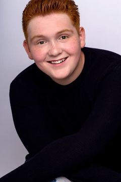 Matthew Royer interpreta Chet Marcus