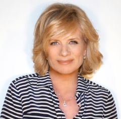Mary Beth Evans interpreta Dr. Jorgensen