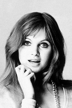Madeline Smith interpreta Miss Caruso