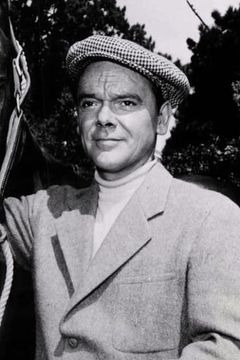 James McCallion interpreta Plaza Valet (uncredited)