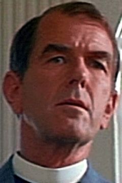 Eugene Boles interpreta Mr. Wilkes
