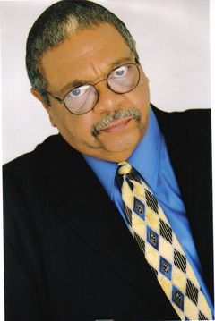 Rafael J. Noble interpreta Brian