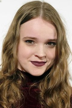 Nadia Alexander interpreta Quest Student