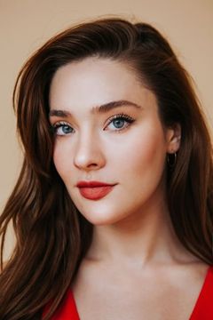 Eva Bourne interpreta Hannah