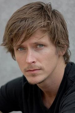Bryan Adrian interpreta Terry Melcher