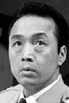 Rinsaku Ogata interpreta Nightclub patron (uncredited)