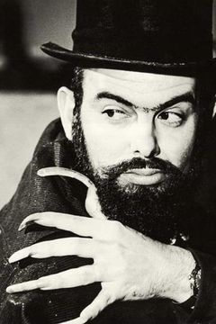 José Mojica Marins interpreta Professor Pierson