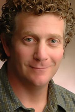 Chad Einbinder interpreta Dixon