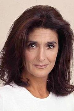 Anna Marchesini interpreta Lucia Mondella, Agnese, Perpetua ed altri personaggi
