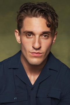 Charles Camrose interpreta Conor