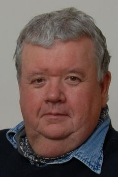 Ian McNeice interpreta Peter Principal