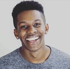 Toney Goins interpreta Philip Charyn