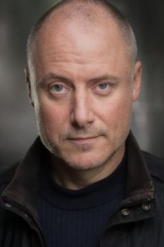 Robert Harrison interpreta Pierce Patchett's Bodyguard