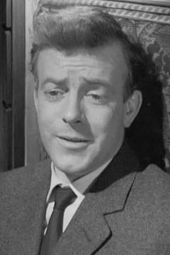 Donald Churchill interpreta Prosecutor