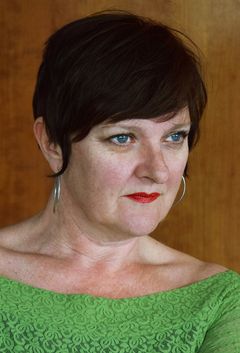Loes Schnepper interpreta Nun