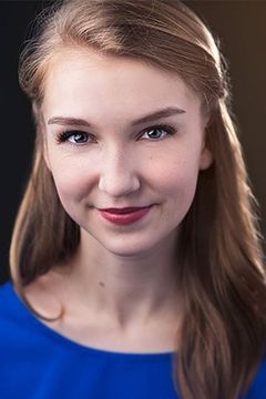 Elyse Maloway interpreta Cleo / Mrs. Snow (voice)
