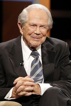 Pat Robertson interpreta Self