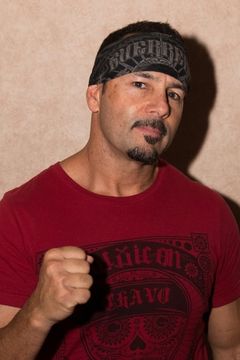 Chavo Guerrero Jr. interpreta Referee