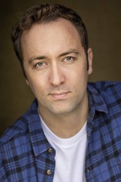 Rowan Bettjeman interpreta Soldier (uncredited)