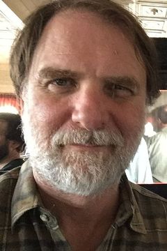 Thomas Kee interpreta Crazy Man (Self-Purger)